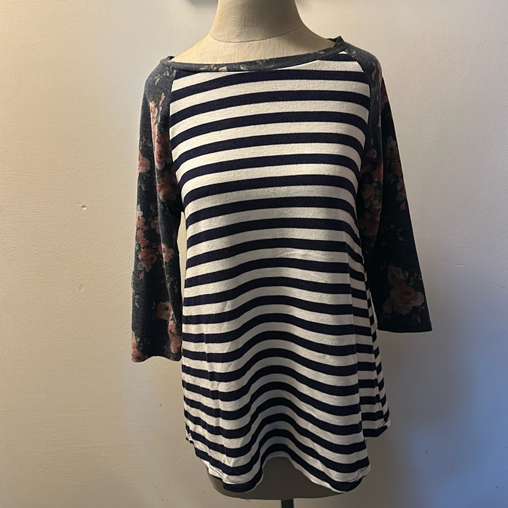 Agnes & Dora stripped navy and white top size medium